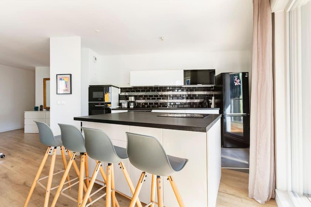 Grand Appartement , Paris La Defense Arena, 50 Metres De La Gare, 15 Min Champs Elysees Nanterre Esterno foto