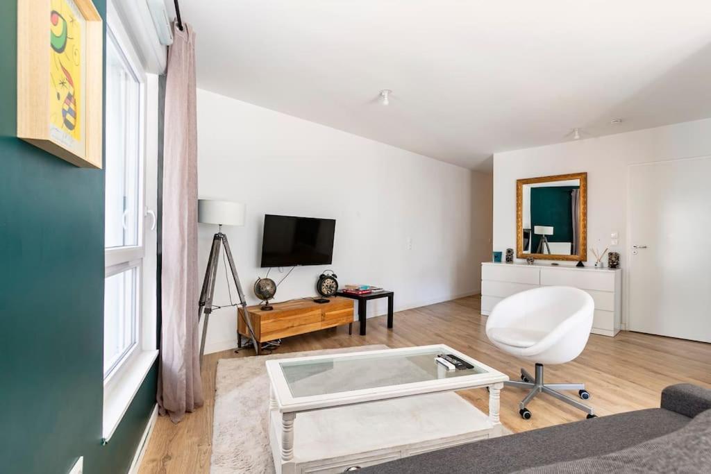 Grand Appartement , Paris La Defense Arena, 50 Metres De La Gare, 15 Min Champs Elysees Nanterre Esterno foto