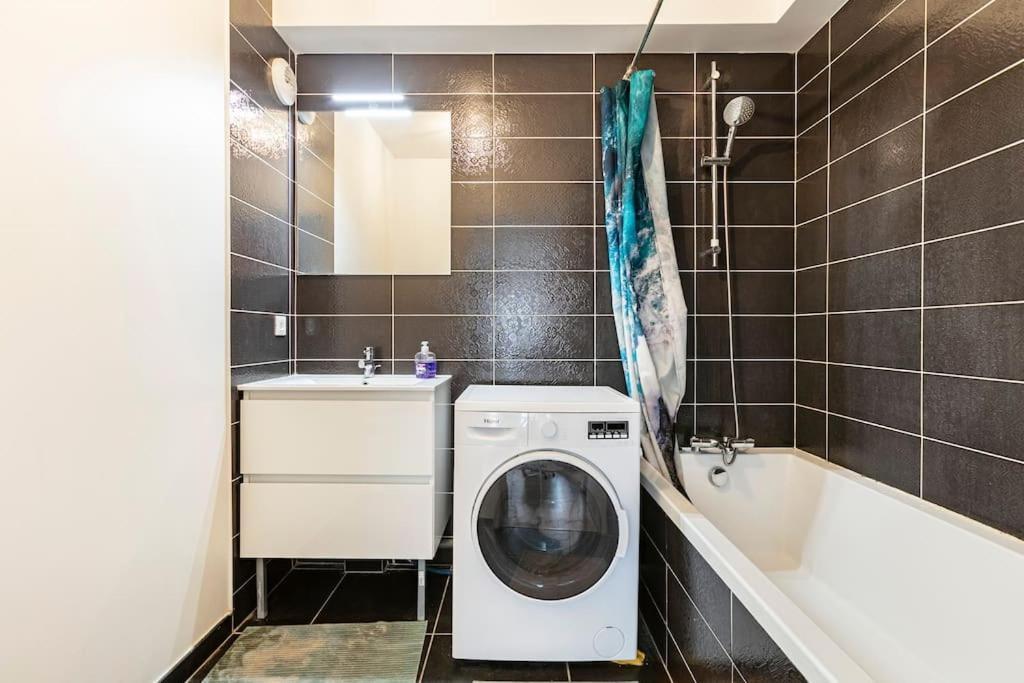 Grand Appartement , Paris La Defense Arena, 50 Metres De La Gare, 15 Min Champs Elysees Nanterre Esterno foto